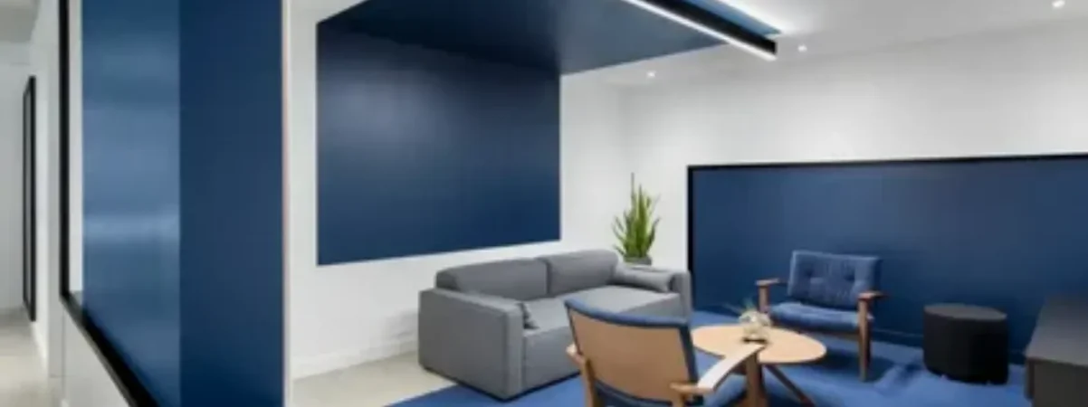 Балкон как комната: тепло, свет, мебель