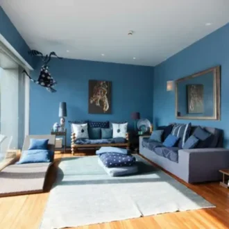 Маленькая спальня: прикроватные решения вместо тумб