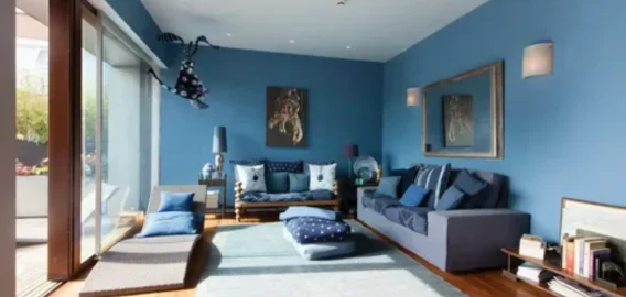 Маленькая спальня: прикроватные решения вместо тумб