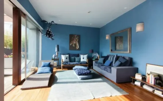 Маленькая спальня: прикроватные решения вместо тумб