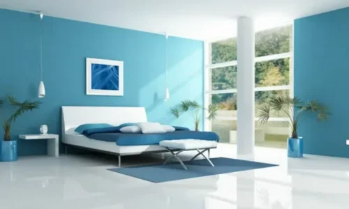 Цветные потолки: когда поднимать, а когда «давят»